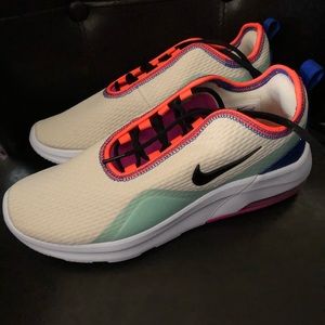 Woman’s Nike Air Max Motion 2